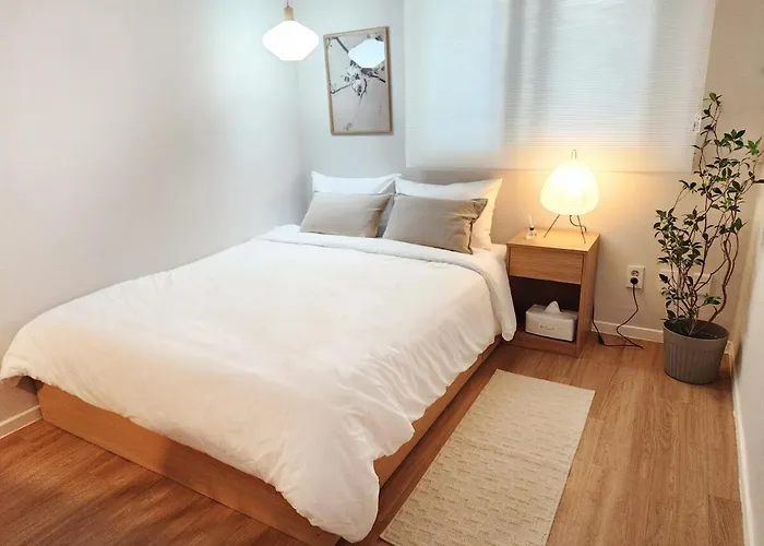35 Pyeong Lotte Tower, Lotte World, Seokchon Lake, Seongsu, Gangnam Coex, Kspo Dome, Gym, Ginseng Sauna, Asan Hospital Villa *