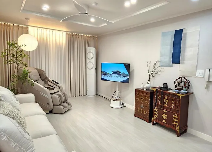 35 Pyeong Lotte Tower, Lotte World, Seokchon Lake, Seongsu, Gangnam Coex, Kspo Dome, Gym, Ginseng Sauna, Asan Hospital *