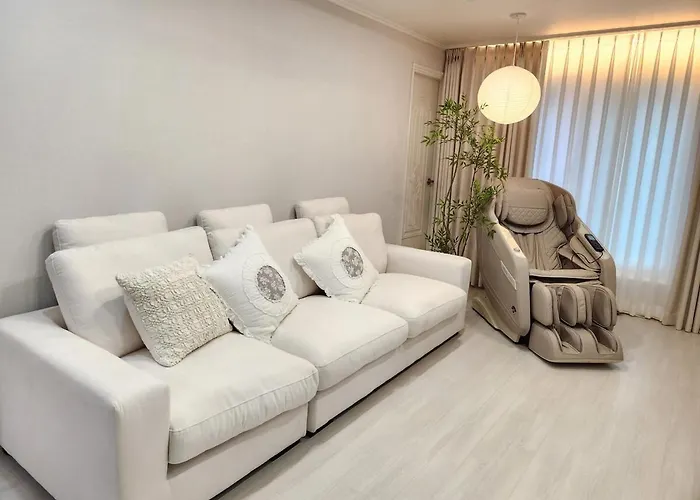 Villa 35 Pyeong Lotte Tower, Lotte World, Seokchon Lake, Seongsu, Gangnam Coex, Kspo Dome, Gym, Ginseng Sauna, Asan Hospital Seoel