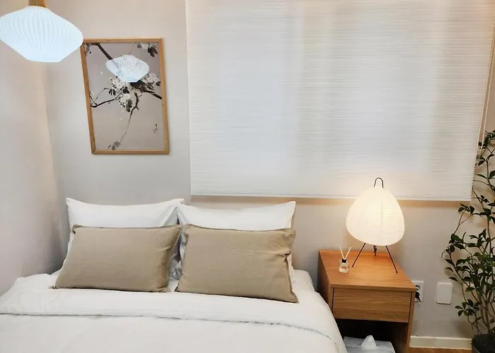 Villa 35 Pyeong Lotte Tower, Lotte World, Seokchon Lake, Seongsu, Gangnam Coex, Kspo Dome, Gym, Ginseng Sauna, Asan Hospital Seoel