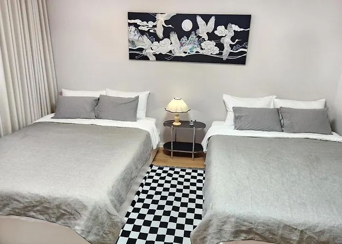 Villa 35 Pyeong Lotte Tower, Lotte World, Seokchon Lake, Seongsu, Gangnam Coex, Kspo Dome, Gym, Ginseng Sauna, Asan Hospital Seoel