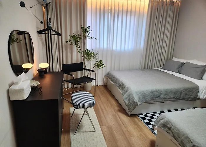 35 Pyeong Lotte Tower, Lotte World, Seokchon Lake, Seongsu, Gangnam Coex, Kspo Dome, Gym, Ginseng Sauna, Asan Hospital Villa *