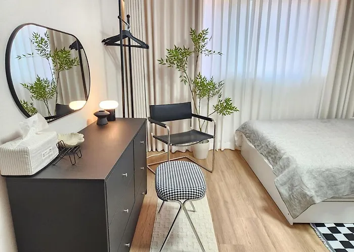 Villa 35 Pyeong Lotte Tower, Lotte World, Seokchon Lake, Seongsu, Gangnam Coex, Kspo Dome, Gym, Ginseng Sauna, Asan Hospital *