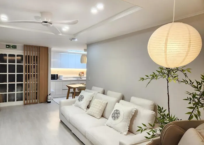 35 Pyeong Lotte Tower, Lotte World, Seokchon Lake, Seongsu, Gangnam Coex, Kspo Dome, Gym, Ginseng Sauna, Asan Hospital Villa *