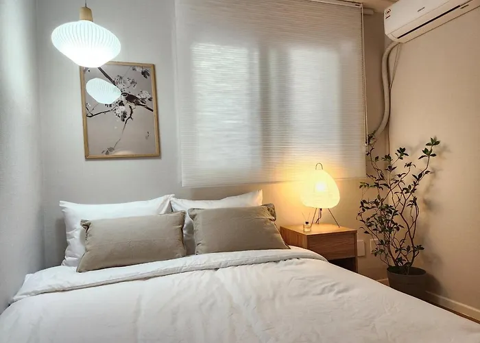 35 Pyeong Lotte Tower, Lotte World, Seokchon Lake, Seongsu, Gangnam Coex, Kspo Dome, Gym, Ginseng Sauna, Asan Hospital Seoel