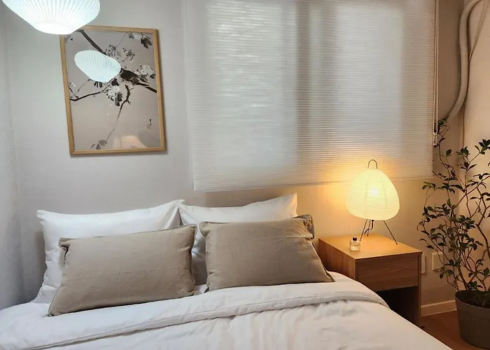 35 Pyeong Lotte Tower, Lotte World, Seokchon Lake, Seongsu, Gangnam Coex, Kspo Dome, Gym, Ginseng Sauna, Asan Hospital Villa