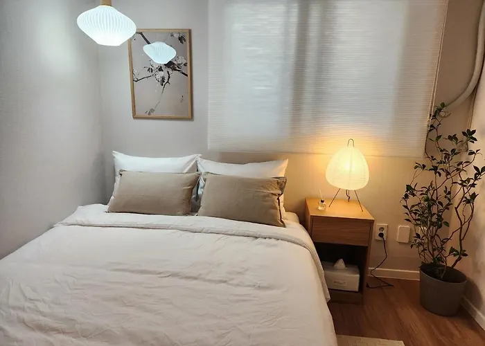 35 Pyeong Lotte Tower, Lotte World, Seokchon Lake, Seongsu, Gangnam Coex, Kspo Dome, Gym, Ginseng Sauna, Asan Hospital Villa