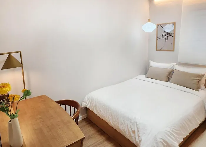 Villa 35 Pyeong Lotte Tower, Lotte World, Seokchon Lake, Seongsu, Gangnam Coex, Kspo Dome, Gym, Ginseng Sauna, Asan Hospital