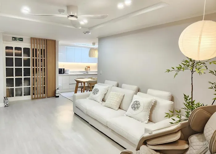 35 Pyeong Lotte Tower, Lotte World, Seokchon Lake, Seongsu, Gangnam Coex, Kspo Dome, Gym, Ginseng Sauna, Asan Hospital