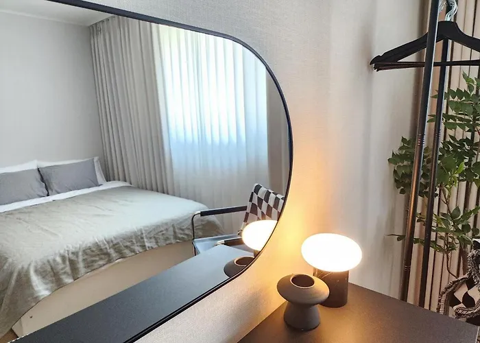 35 Pyeong Lotte Tower, Lotte World, Seokchon Lake, Seongsu, Gangnam Coex, Kspo Dome, Gym, Ginseng Sauna, Asan Hospital Villa Seoel