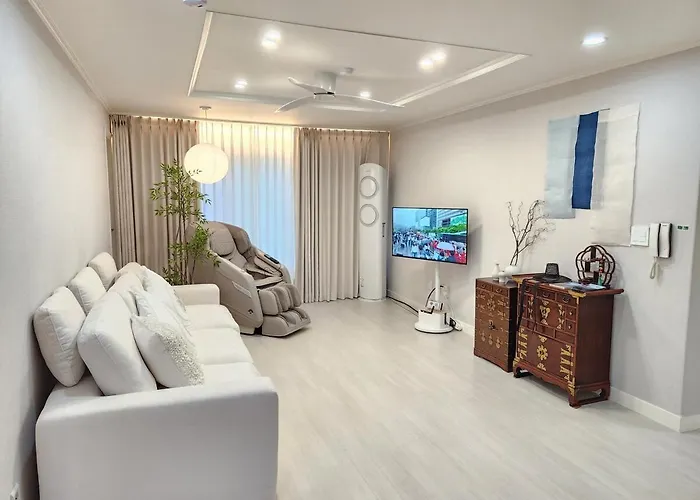 Villa 35 Pyeong Lotte Tower, Lotte World, Seokchon Lake, Seongsu, Gangnam Coex, Kspo Dome, Gym, Ginseng Sauna, Asan Hospital