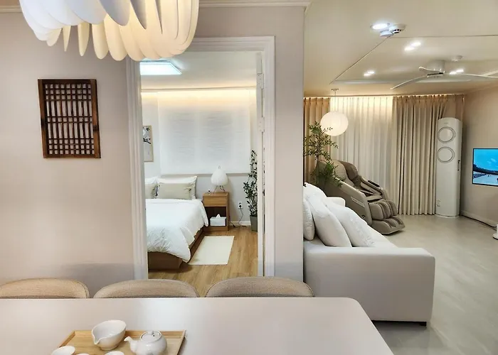 Villa 35 Pyeong Lotte Tower, Lotte World, Seokchon Lake, Seongsu, Gangnam Coex, Kspo Dome, Gym, Ginseng Sauna, Asan Hospital Seoel
