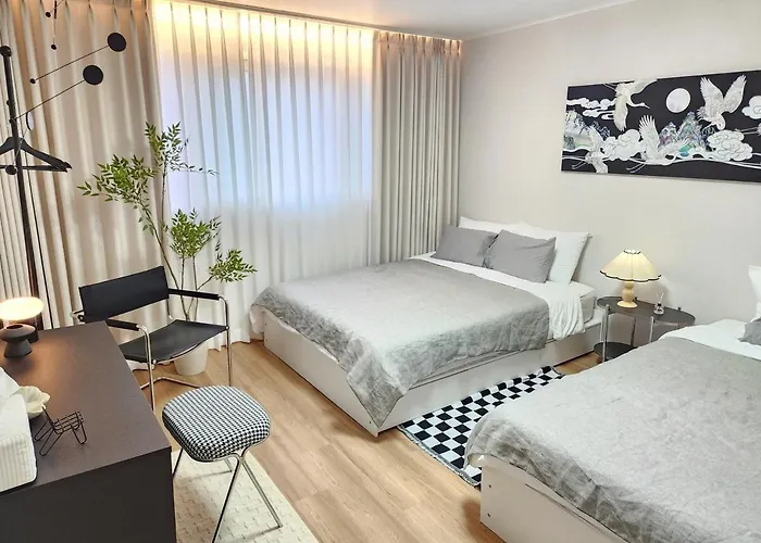 35 Pyeong Lotte Tower, Lotte World, Seokchon Lake, Seongsu, Gangnam Coex, Kspo Dome, Gym, Ginseng Sauna, Asan Hospital Seoel